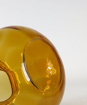 Willem Rozendaal - Glas, Amber tomaat-vaas door Kristalunie Maastricht kopen? Bied vanaf 1!