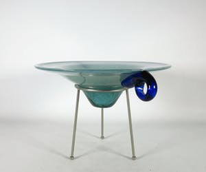 Niet of onleesbaar gesigneerd - Glas, Glazen schaal op driepoot kopen? Bied vanaf 10!