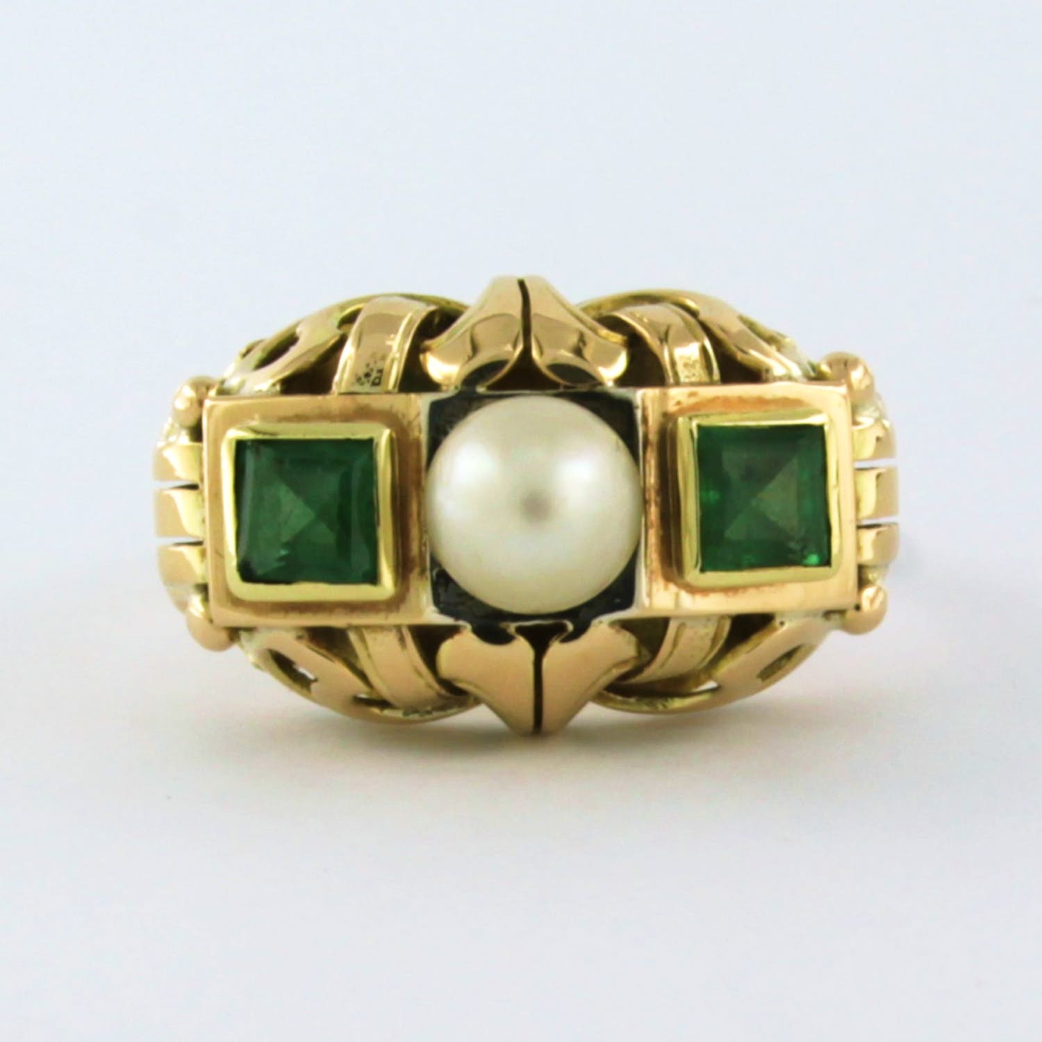 14k gouden ring bezet met parel en carre geslepen smaragd - ringmaat 17.75(56) kopen? Bied vanaf 260!