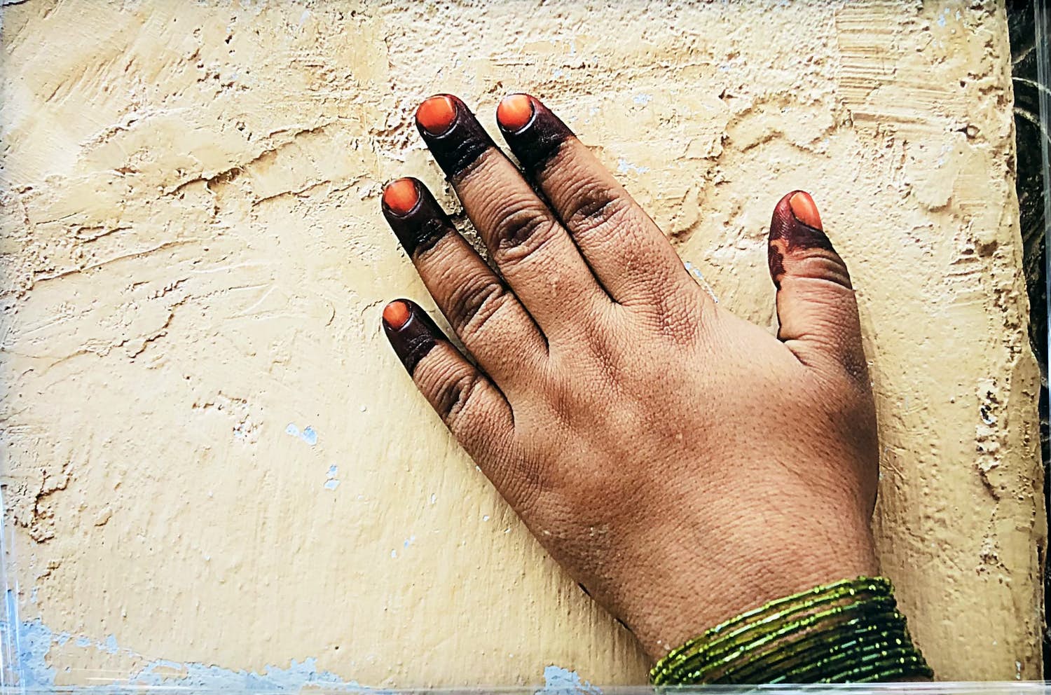 Angele Etoundi Essamba - Maine au henne II met lijst! verkocht voor € 395!