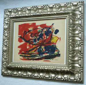 Karel Appel - Kleurenlitho ‘Musique Barbare’ in een barbaarse lijst – 1963 – Lijst, 50 x 60 cm kopen? Bied vanaf 10!