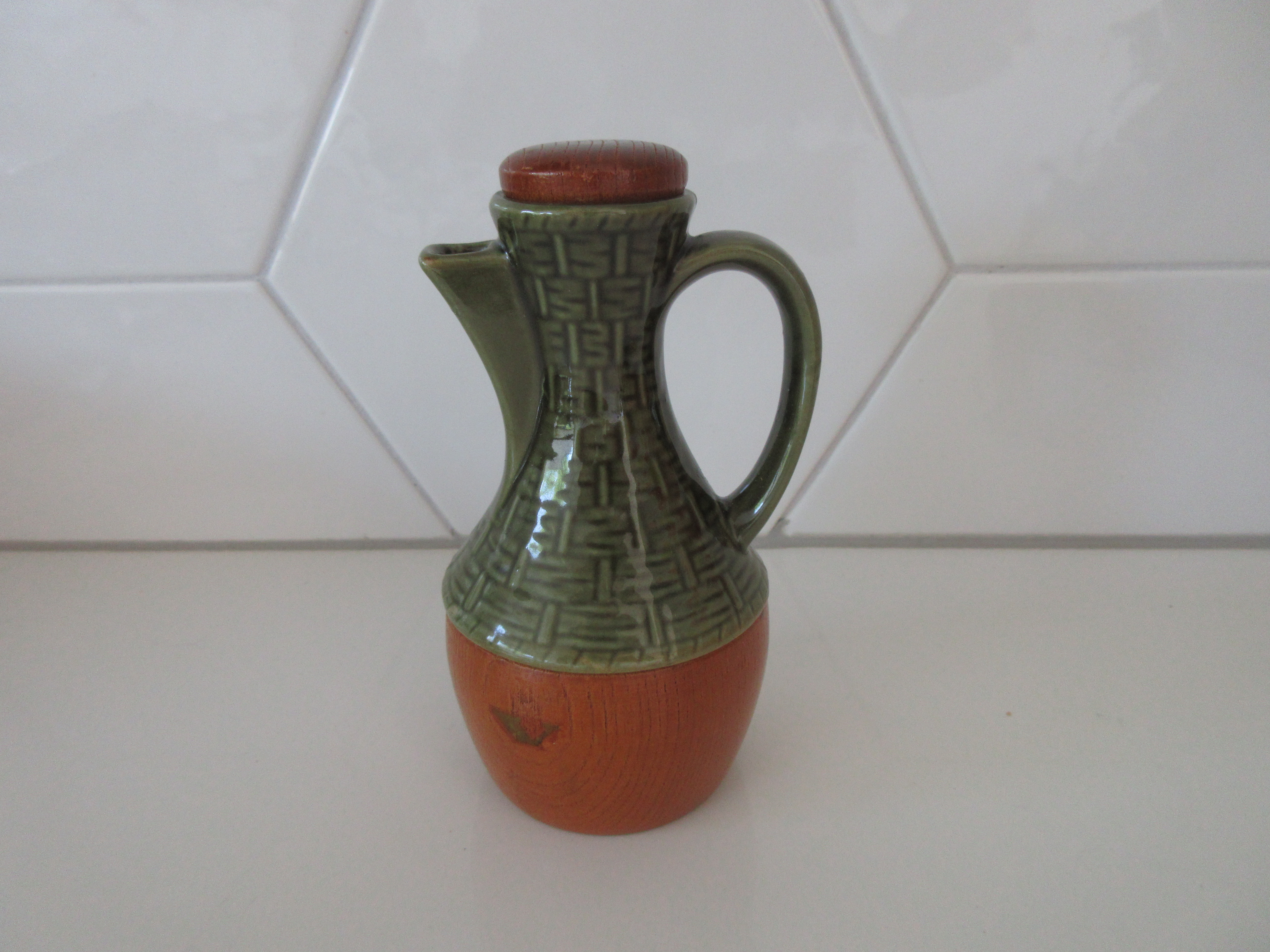 Niet of onleesbaar gesigneerd - Vintage Japans seventies groen aardewerken en houten tafelset kopen? Bied vanaf 1!