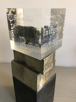 Buy Ad Haring - Sculptuur / Afstudeer plaat Erasmus Universiteit ..? Bid from 90!