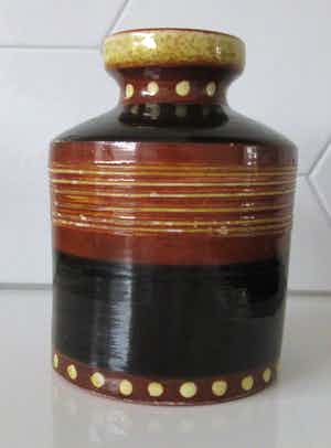 Niet of onleesbaar gesigneerd - Studio rood aardewerken vaas verkocht voor € 1!