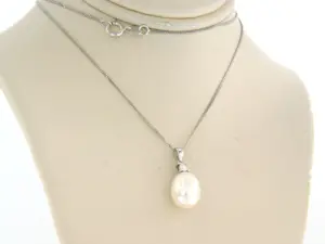 14k WIT gouden collier met hanger bezet met parel en briljant geslepen diamant kopen? Bied vanaf 170!
