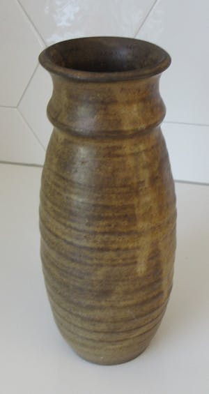 Klaas Fenne de Leeuwe - Vaas met bruin stroomglazuur kopen? Bied vanaf 1!