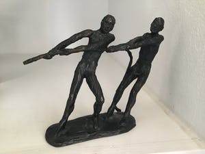 Astrid Veldhuyzen-Koppen - Sculptuur “ Met vereende kracht “. Gesigneerd kopen? Bied vanaf 75!