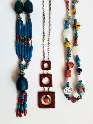 Vintage sieraden - 3 stuk -glas,keramiek verkocht voor € 1!