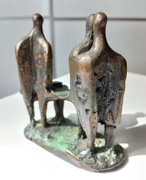 Wim Rijvers - Drie figuren met tafel, bronzen beeld kopen? Bied vanaf 150!