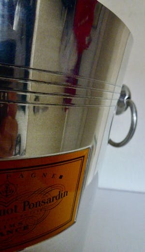 Niet of onleesbaar gesigneerd - Vintage champagne ijsemmer VCP “Veuve Clicquot Ponsardin” kopen? Bied vanaf 1!
