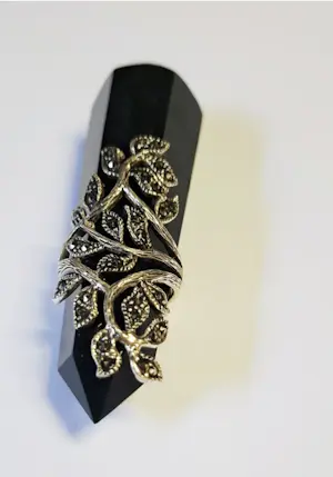 nieuwe Vintage ring omgeven door Zwitsers geslepen fijne Marcasiet kopen? Bied vanaf 75!