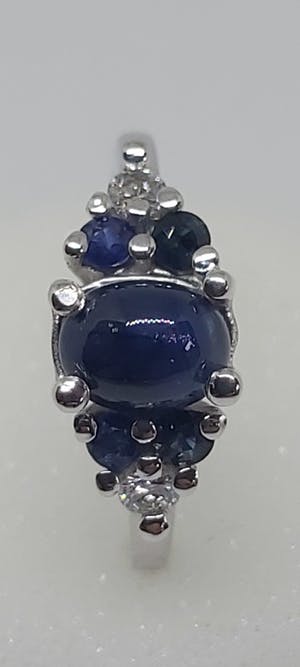 18 karaat witgouden ring met saffieren 3.0 ct en diamanten 0.10 ct kopen? Bied vanaf 450!