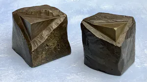Brons (Onbekend) - Twee abstracte objecten kopen? Bied vanaf 250!