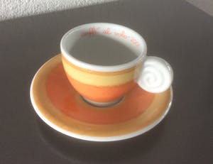 Keith Haring - e.a. TWEE ESPRESSO KOP-EN-SCHOTELS EN EEN MOK kopen? Bied vanaf 16!