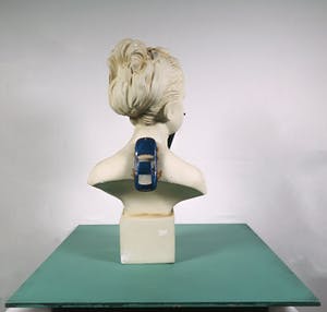 Reinier Lucassen - Assemblage met gipsen buste kopen? Bied vanaf 400!