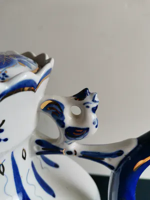 Niet of onleesbaar gesigneerd - Fraai gedecoreerde Chinese koffiepot met kraaiende haan kopen? Bied vanaf 1!