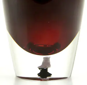 Richard Meitner - Unica ; Vrij gevormde en geblazen robijnrode conische kristalsculptuur kopen? Bied vanaf 460!