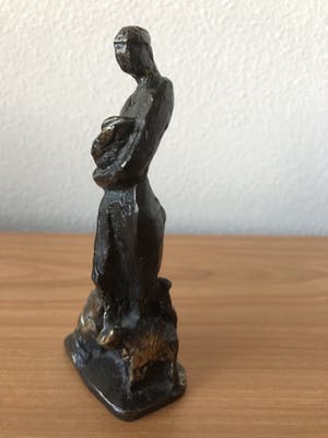 Brons (Onbekend) - Zwaar massief bronzen beeld van man met hond - kat en konijn. kopen? Bied vanaf 45!