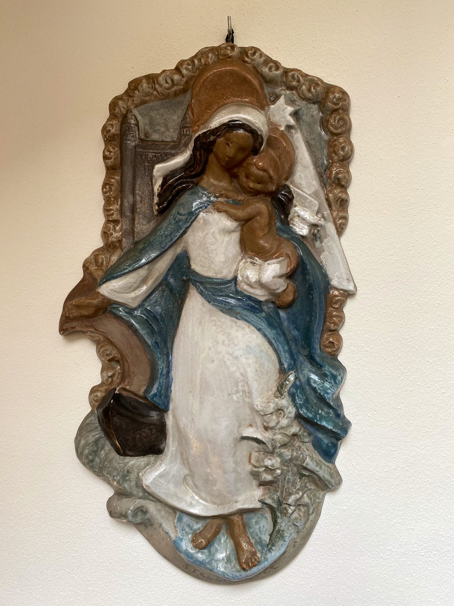 Charles Vos - Stella Duce, Reliëf in keramiek verkocht voor € 275!