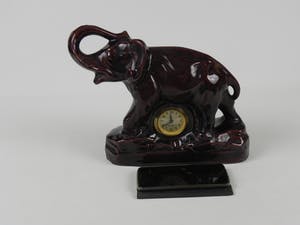 Niet of onleesbaar gesigneerd - Mercedes tafelklokje in olifant keramiek. kopen? Bied vanaf 1!