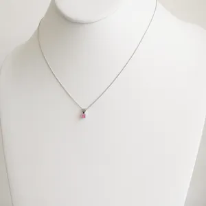 0.37ct Sapphire Pendant with chain kopen? Bied vanaf 190!