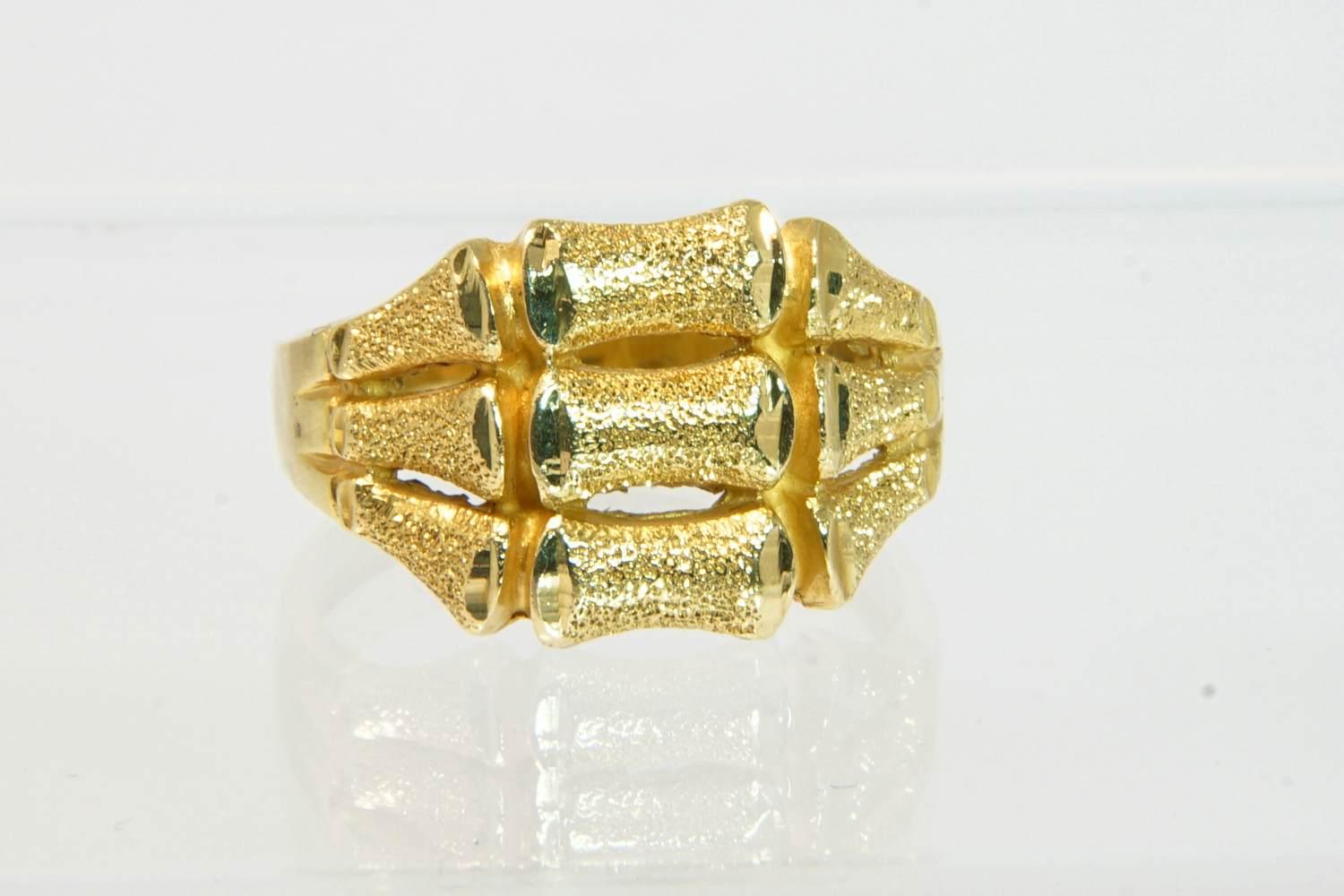 14- 18 krt geel-gouden zg. "bamboe" ring - 3 laags model verkocht voor € 540!