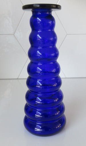 Niet of onleesbaar gesigneerd - Cobalt blauwe en turqoise glazen design karaf kopen? Bied vanaf 1!