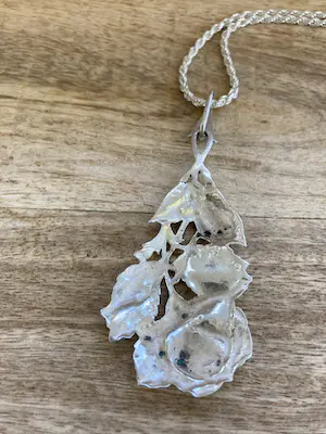 Zilveren rooshanger met koord collier kopen? Bied vanaf 39!