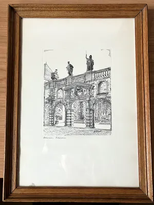Niet of onleesbaar gesigneerd - 2 Etsen Antwerpen en Bruxelles in mooie houten lijsten van 40 x 29 cm kopen? Bied vanaf 1!