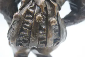 Niet of onleesbaar gesigneerd - Prachtig Rigoletto Beeld Gesigneerd (Gips Gepatineerd) 20e eeuw kopen? Bied vanaf 1!