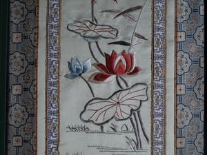 Niet of onleesbaar gesigneerd - Textielkunst , Japan , Oosterse voorstelling met vogel – ingelijst kopen? Bied vanaf 1!