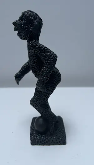 Carolein Smit - Bronzen sculptuur | Kind met bal kopen? Bied vanaf 175!