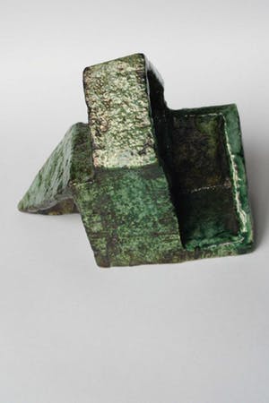 Niet of onleesbaar gesigneerd - kubistisch aardewerk object - niet gesigneerd kopen? Bied vanaf 1!