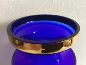 Niet of onleesbaar gesigneerd - Kobalt vaas met bloemen kopen? Bied vanaf 1!