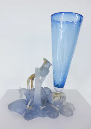 Richard Price - Sculptuur met vaas van glas (unicum), Flights of Fancy kopen? Bied vanaf 300!