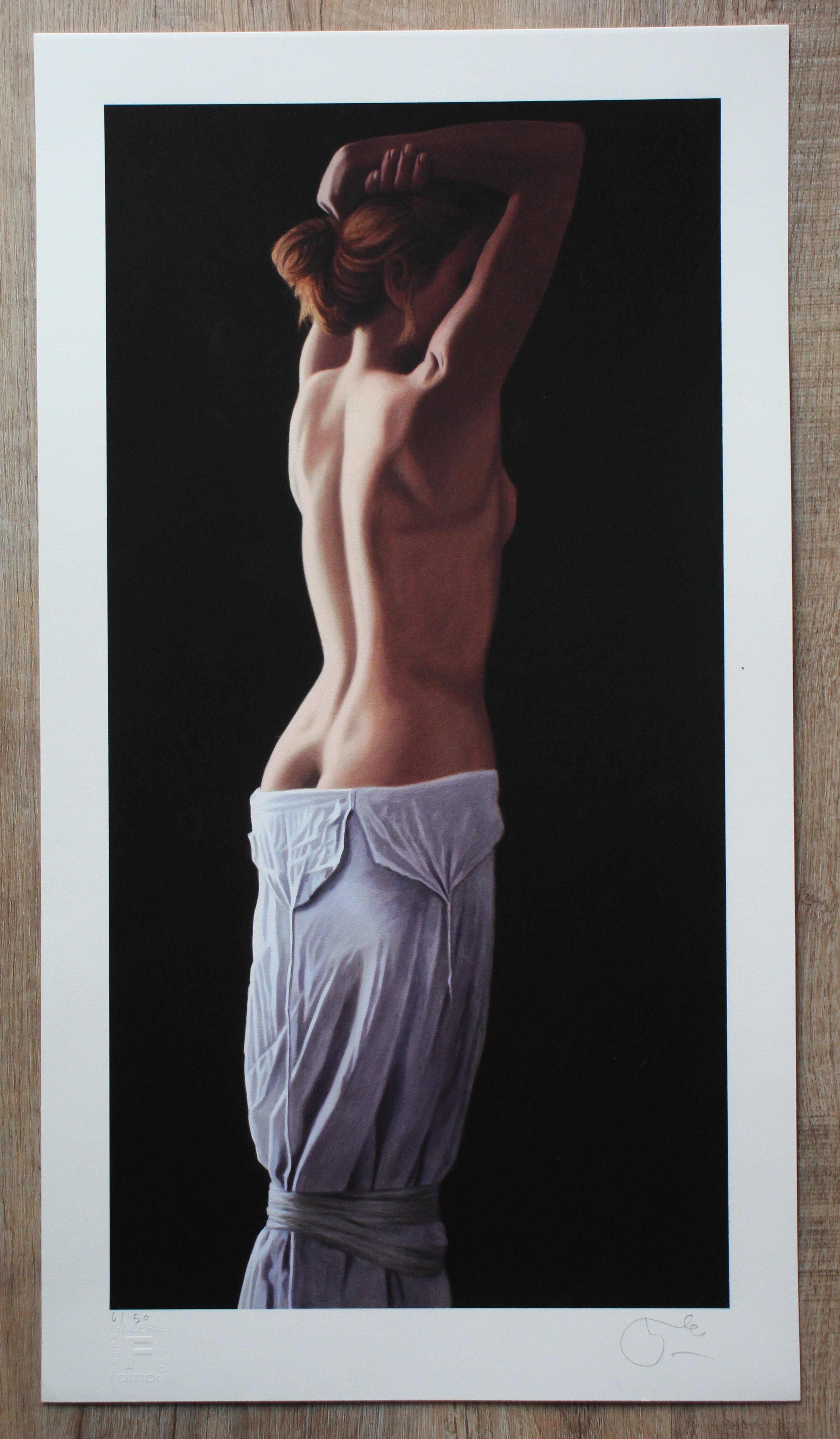 Willi Kissmer - Giclee: stehende mit erhobenen armen kopen? Bied vanaf 110!