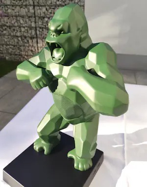 Richard Orlinski - KONG SPEAKER (Kaki Mat) inkl. Trolley / Koffer – Skulptur kopen? Bied vanaf 375!