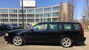 Peter Horbury - klassieke Volvo V70 met een interieur van José Luis Diaz de La Vega verkocht voor € 1!