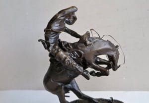 Niet of onleesbaar gesigneerd - Cowboy op steigerend paard met slang op grond - Imposant dynamisch beeld kopen? Bied vanaf 10!