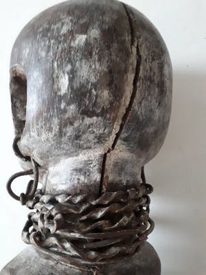 Niet of onleesbaar gesigneerd - SONGYE - Fetish beeld - Hout en ijzer kopen? Bied vanaf 10!