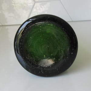 Kosta Boda - Grote groene glazen flesvaas met luchtbellen - Erik Hoglund kopen? Bied vanaf 30!