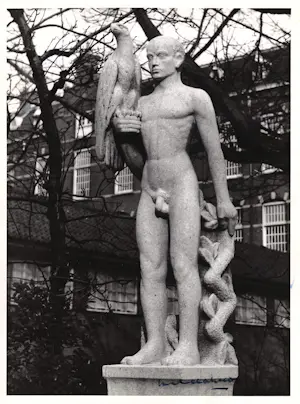 Hildo Krop - De waakzaamheid in eigen hand gehouden, vintage gelatinezilverdruk kopen? Bied vanaf 85!