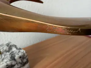 Jose Louis Fernandez - Bronzen beeld van een zwaluw op marmeren sokkel. kopen? Bied vanaf 150!