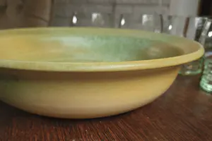 Adrie Moerings - - COLLECTABLE - Hand gedraaide aardewerken schaal en hand gesigneerd. kopen? Bied vanaf 25!