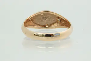 67 - Bijzondere 14 Krt rosé gouden ring met een diamanten "oog" (0.01ct) kopen? Bied vanaf 260!