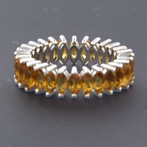 18K Goud - witgouden ring bezet met markies vorm geslepen citrien, ringmaat 17.25 (54) kopen? Bied vanaf 550!