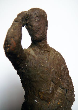 Ellie Hahn - Gebarende vrouw -gebakken klei, jaren '90- kopen? Bied vanaf 100!