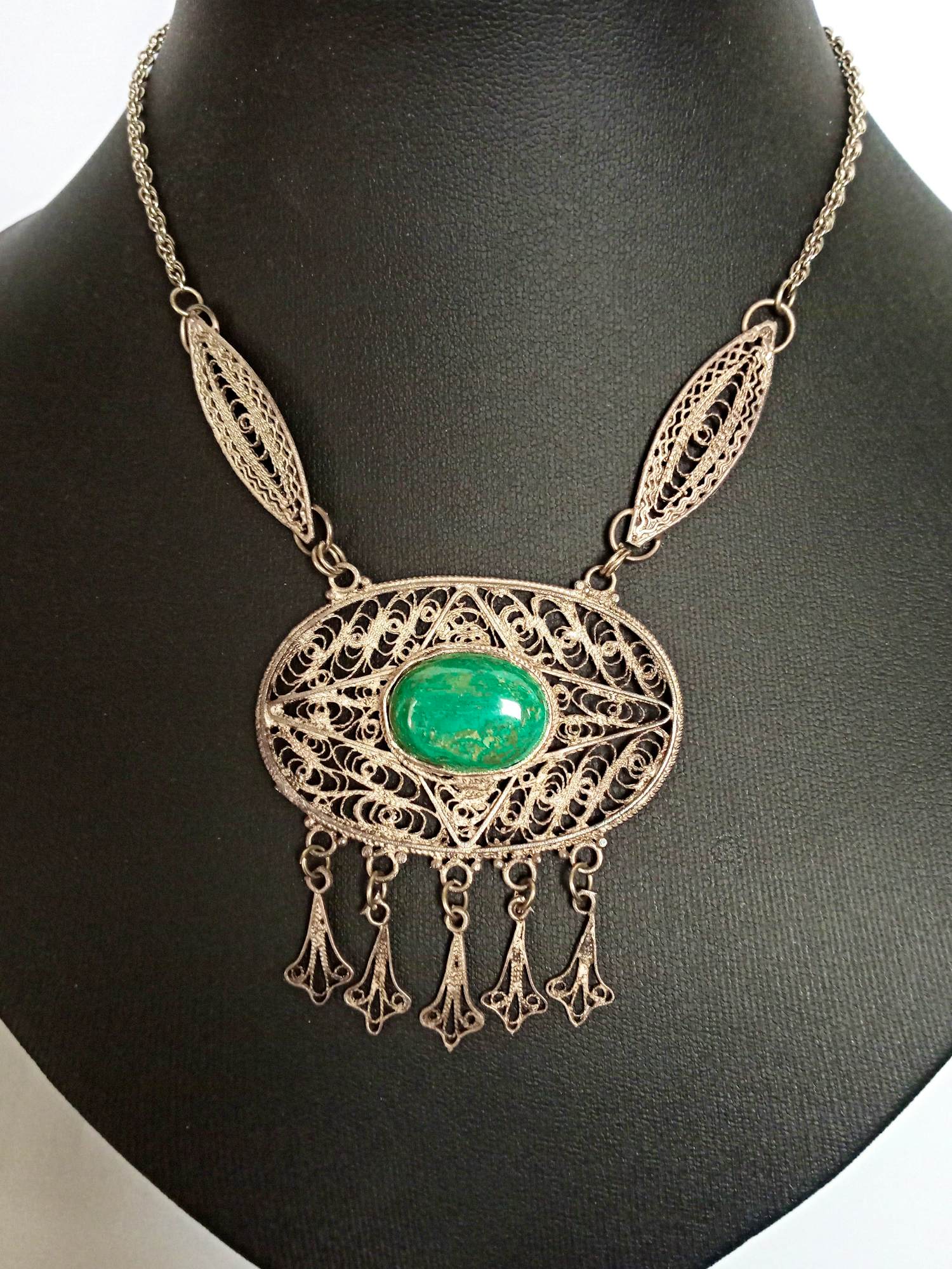 Sterling zilver filigrain collier met Eilat steen. 50er-60er jaren kopen? Bied vanaf 75!