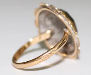 Buy Antieke 14 karaat gouden ring met granaat steen? Bid from 450!