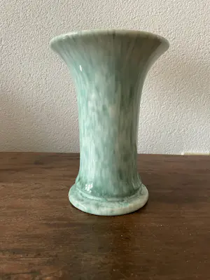 Niet of onleesbaar gesigneerd - Art Deco vaas, geglazuurd, resedagroen kaufen? Bieten Sie von 10!